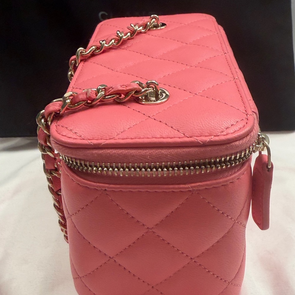 CHANEL Pink Quilted Vanity Cosmetic Case with Gold Chain - Picture 9 of 11